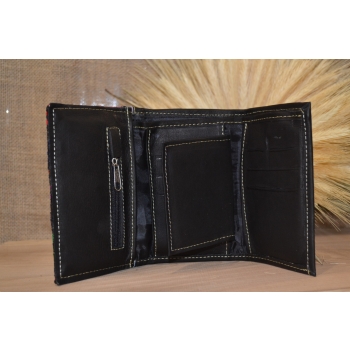 Portfel mały skórzany ciemnobrązowy z kwiatowym kolorowym haftem .